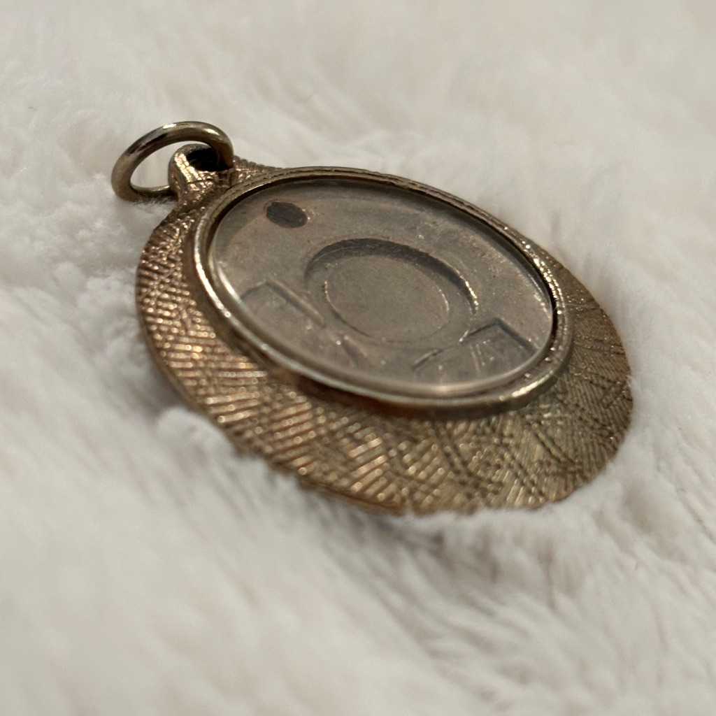 Vintage Photo Picture Charm Pendant Circle A-6 Nyc Gold Tone